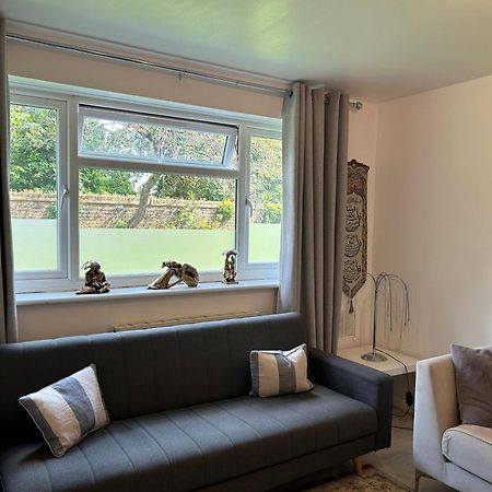 One Bedroom Flat In Chiswick W4 Londra Esterno foto