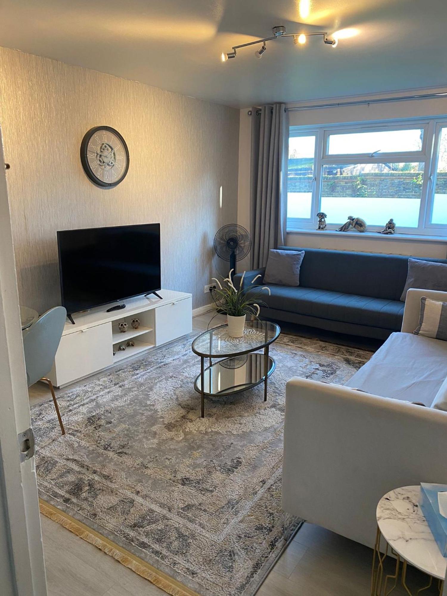 One Bedroom Flat In Chiswick W4 Londra Esterno foto
