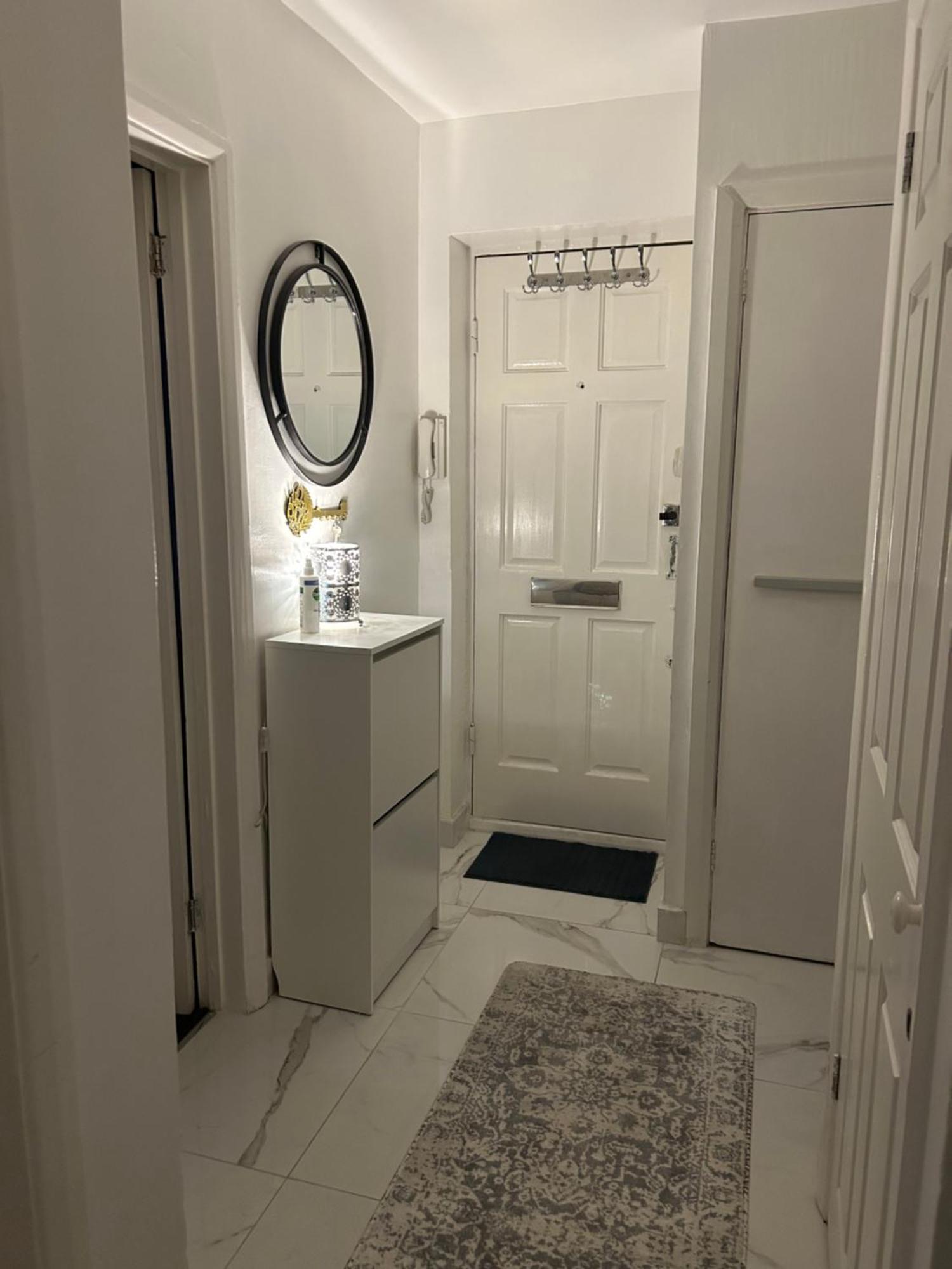 One Bedroom Flat In Chiswick W4 Londra Esterno foto
