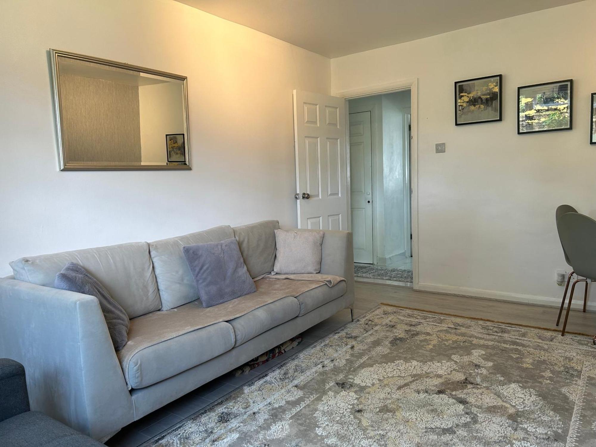 One Bedroom Flat In Chiswick W4 Londra Esterno foto