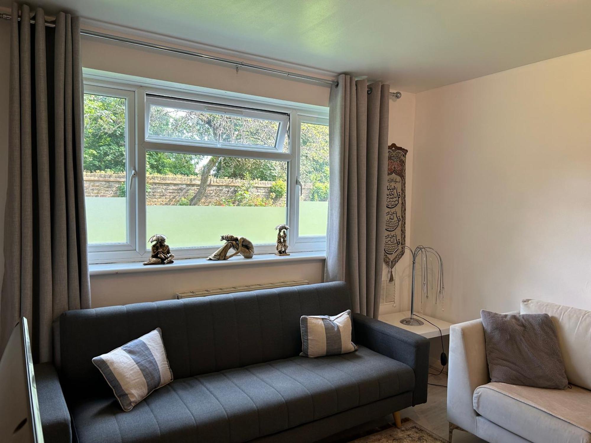 One Bedroom Flat In Chiswick W4 Londra Esterno foto